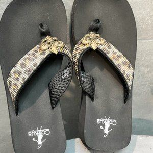 Super cute brand new flip flops